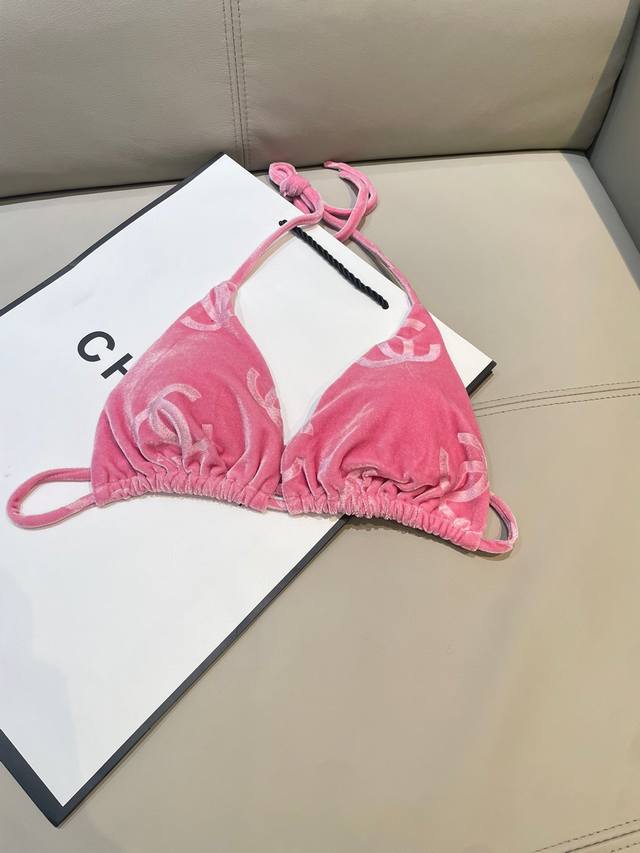 Chanel's new velvet three-piece swimsuit is suitable for a variety of scenarios