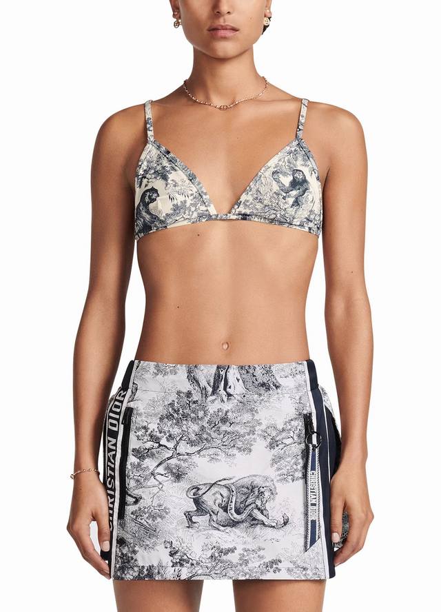 Dior's new three-piece swimsuit is a fashionable and trendy swimsuit suitable fo