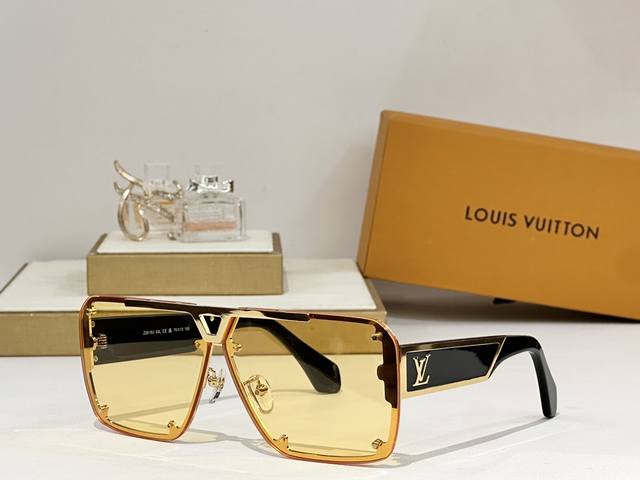 Louis Vuitto* Model:Z2615U Size:70 ports 13-150