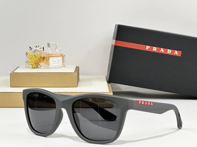 Prada Mod: 4046 Size: 53 ports 21-143 080190