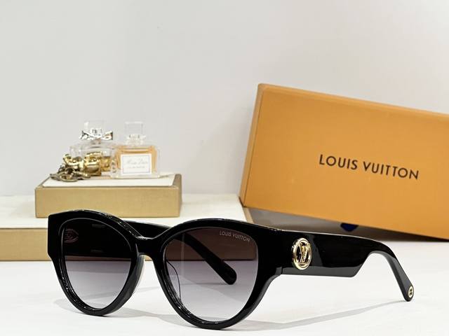 Louis Vuitto* Model : Z2026 Size: 55 ports 17 145