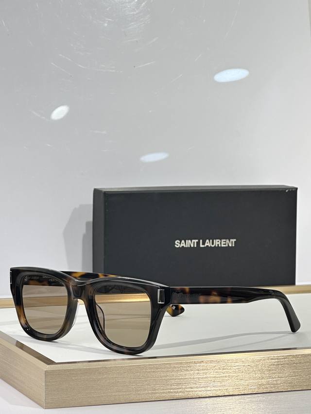 Saint Lauren* Mod: Sl801 Size: 50 ports 21-145