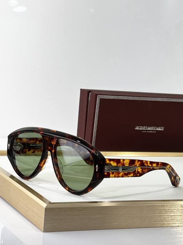 Jacques Marie Mag* Model:Bandit Size: 47 ports 26