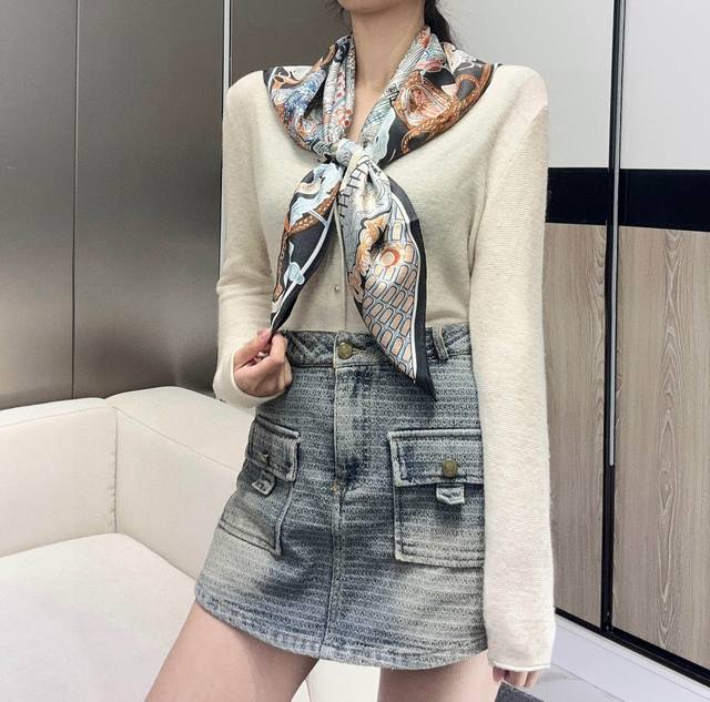 "Scarf Adventure" 90cm square scarf - Hermes ~ Hand-curled twill silk square sca