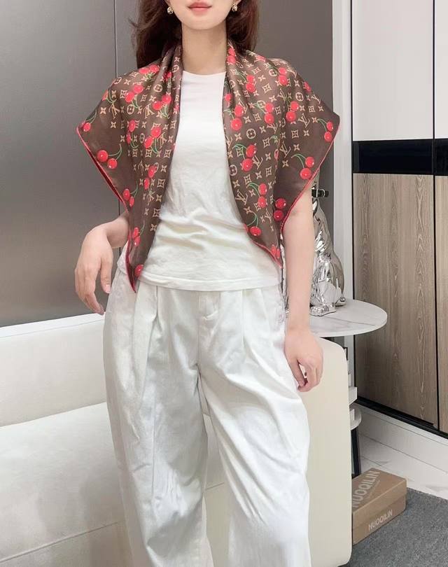 Ouyang Nana's same style, hard to find in counters, double-sided printing! Lv x