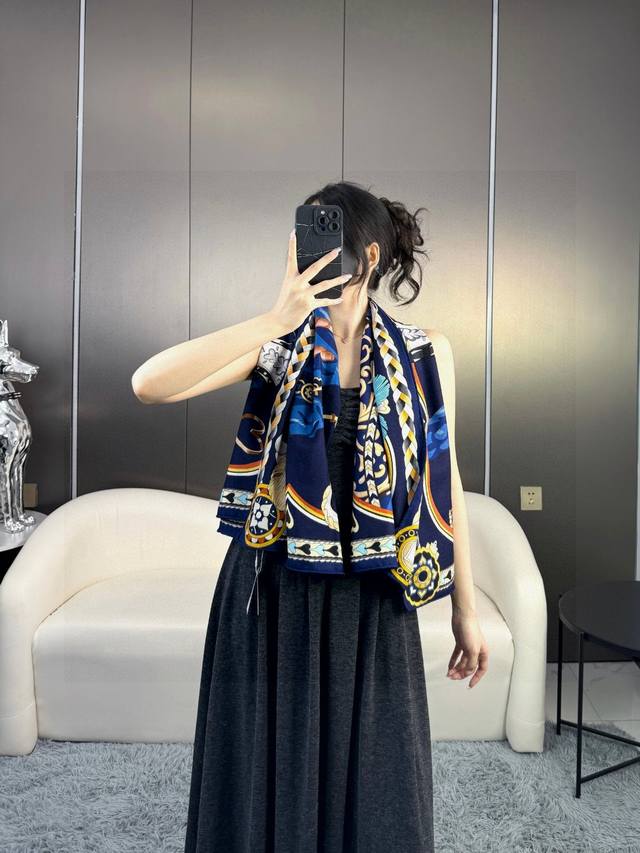 Double-sided top-grade velvet square scarf with the same color in the counter in