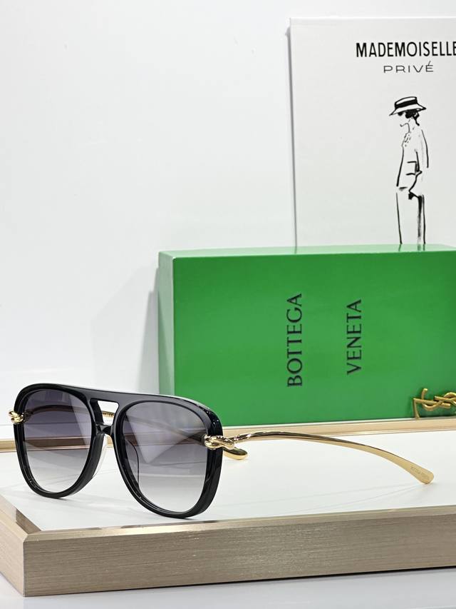 Bottega Veneta Model: Bv1391S Size: 56 ports 16-145