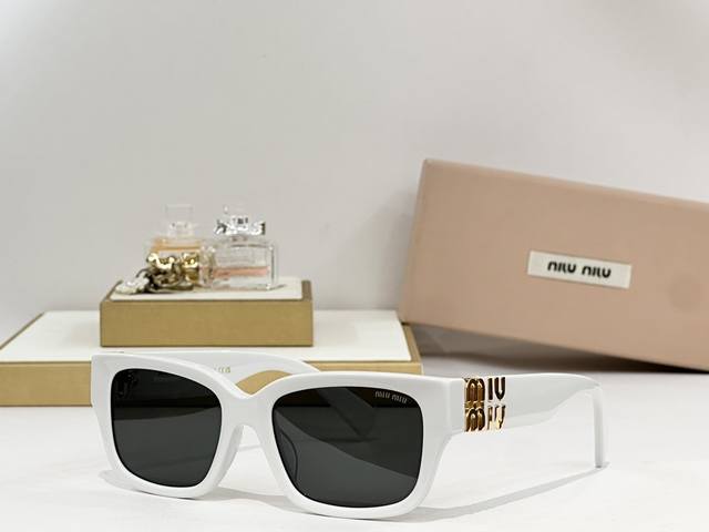 Miu M* Model: Mu A627S Size: 55 ports 19-140