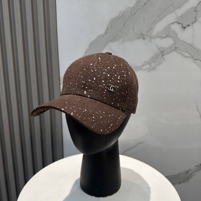 Chanel baseball cap, classic and simple logo, fashionable and casual design, pop