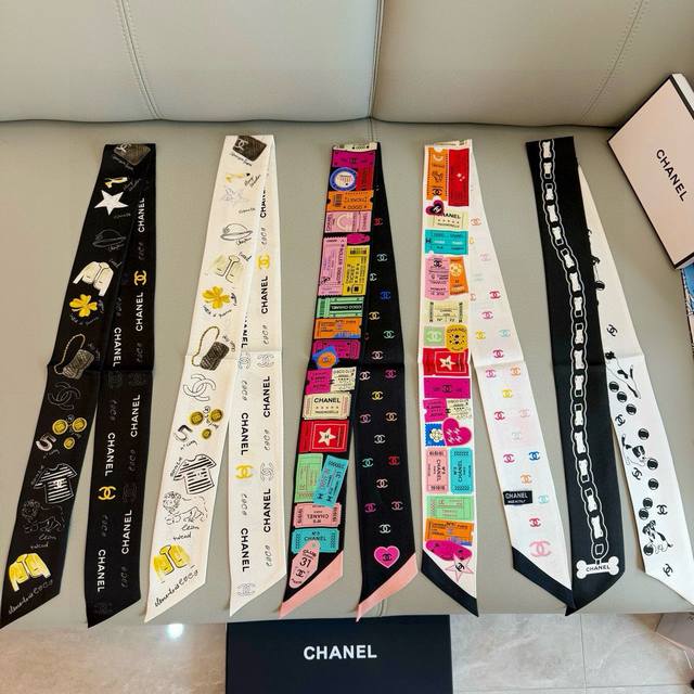 Chanel Twilly scarf is here, Chanel is truly cute, everyone has three of them, I