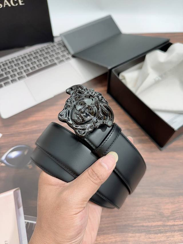 Versace This stylish 4cm belt is made of leather and features a three-dimensiona