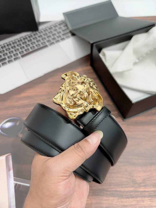 Versace This stylish 4cm belt is made of leather and features a three-dimensiona