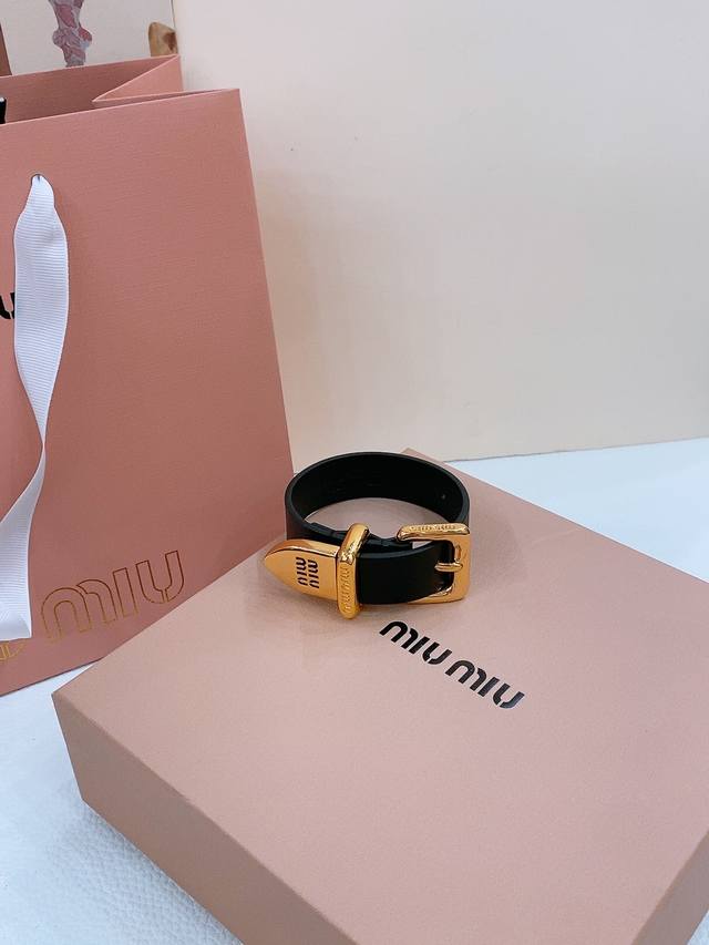 Miu Miu Bracelet This leather belt is ideal for enhancing your chic look. Eye-ca