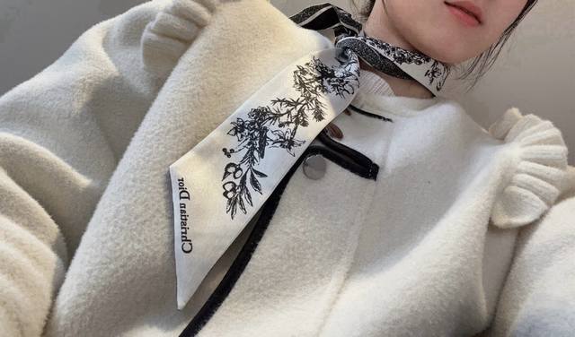 Dior's latest double-layer headband. It looks better and better the more you loo