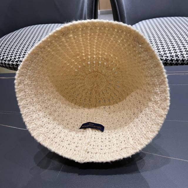 Lv Louis Vuitton autumn and winter new knitted wool hat, hand-grabbed fisherman