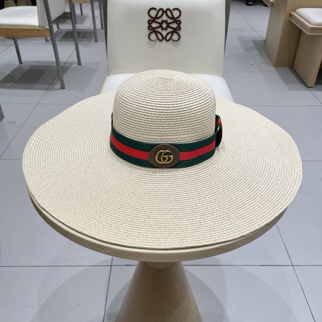 Gucci new round top large brim straw hat, the hat shape is awesome