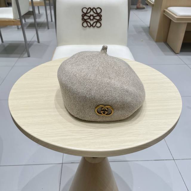 Gucci Gucci shaped large head hat women's autumn and winter wool beret female mo