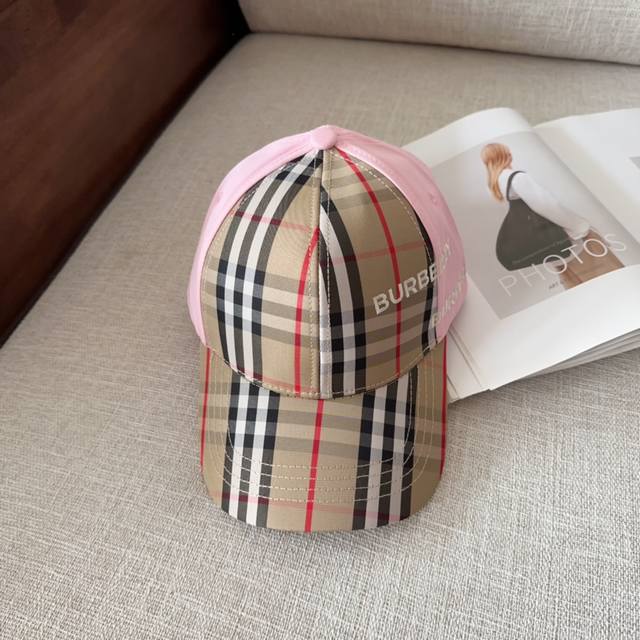 New Burberry baseball cap, high-end brand! Simple and fashionable style, suitabl