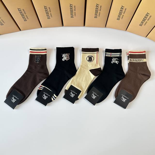 Special counter packaging Burberry's new mid-length stacked socks! Five pairs in