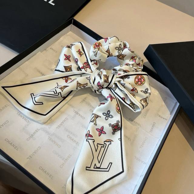 Lv bow hair ring