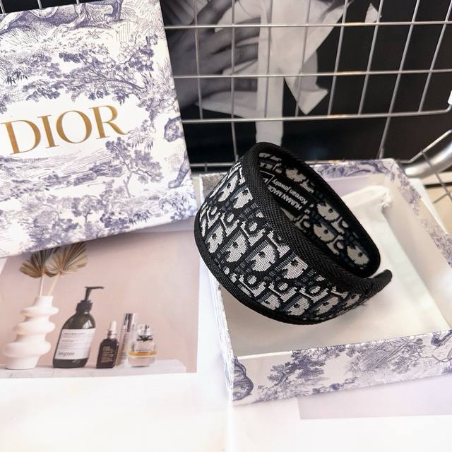with packaging box Dior Dior D letter headband, classic D pattern, fashionable a