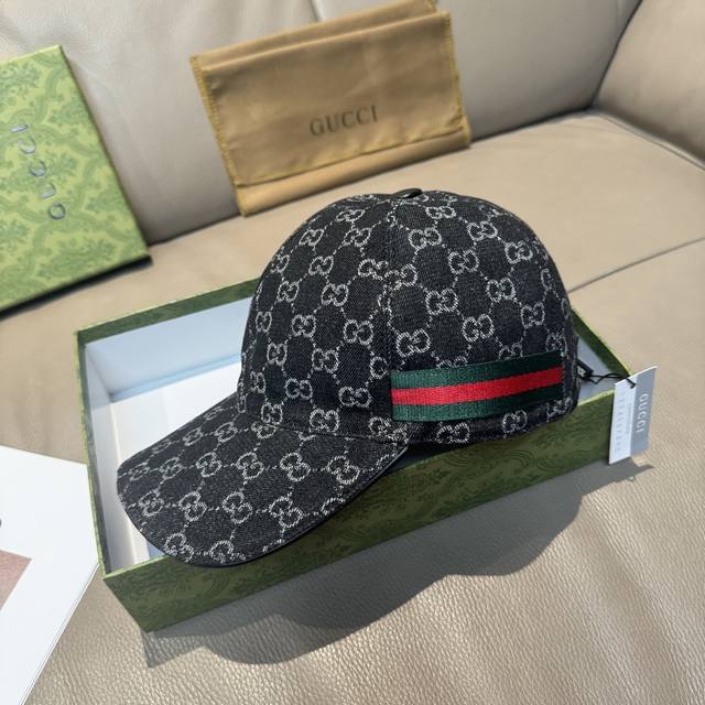 with box bag, Gucci classic original baseball cap, double G denim jacquard, retr
