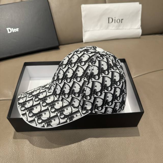 with box bag, Dior new original baseball cap, Dior old flower, full of retro cha