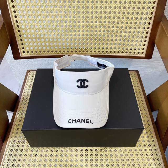 Running volume Xiao Chanel ~ Bloggers love the embroidered hollow hat The atmosp