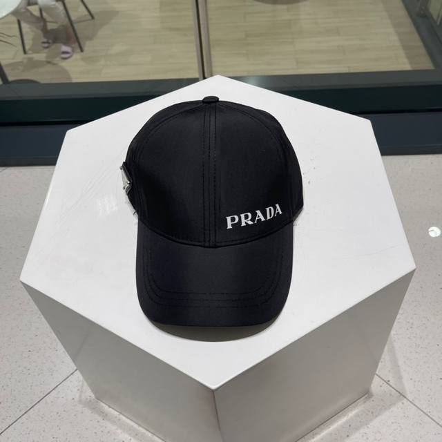 Prada's new baseball cap is fashionable and high-end! Extraordinary quality, ple