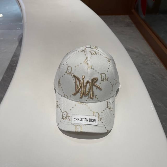 Dior new original baseball cap, exquisite style and very feeling, out of stock i