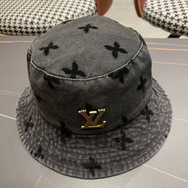Louis Vuitton's new Lv bucket hat is a high-end bucket hat made by Louis Vuitton