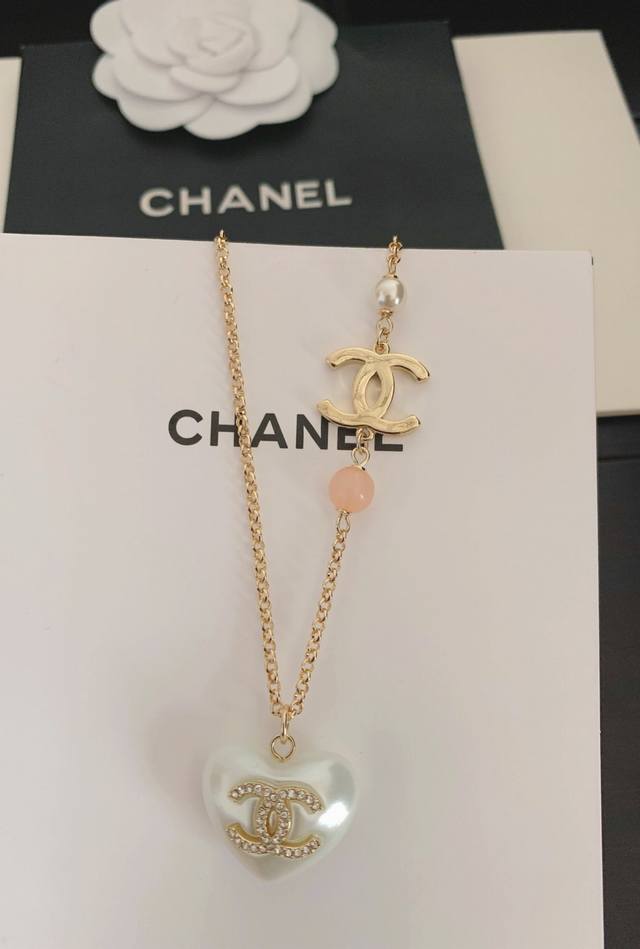 Ch*Nel This season's new popular resin heart necklace consistent Zp brass materi