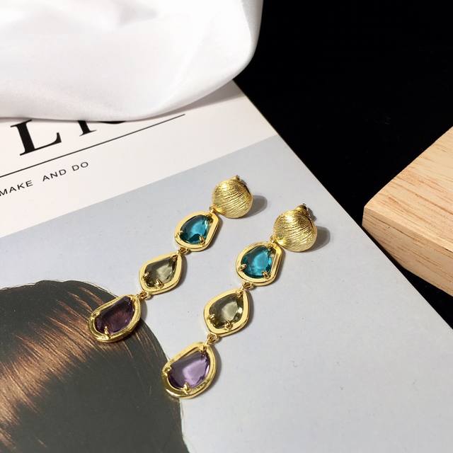 Italian Baumann style irregular colored stone earrings, sub-gold pure copper mat