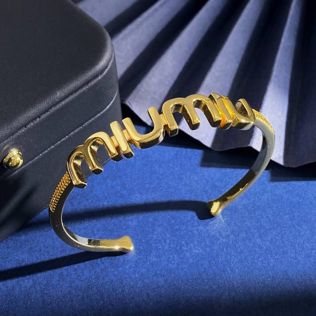 Miumiu European and American fashion metal texture Miumiu letter C-shaped open b