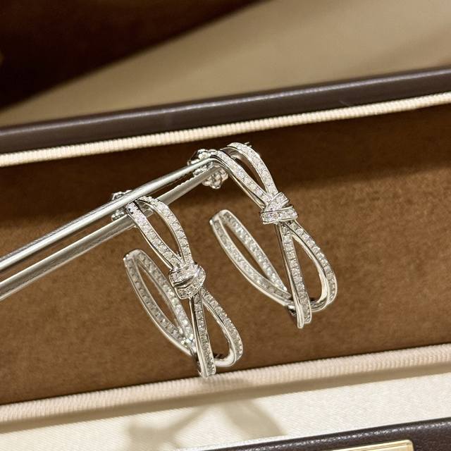 A4121 Paris classic Liens is a lifelong bond. Jos