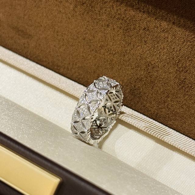 A6219 New model by independent designer is so beautiful. Lace hollow diamond pat