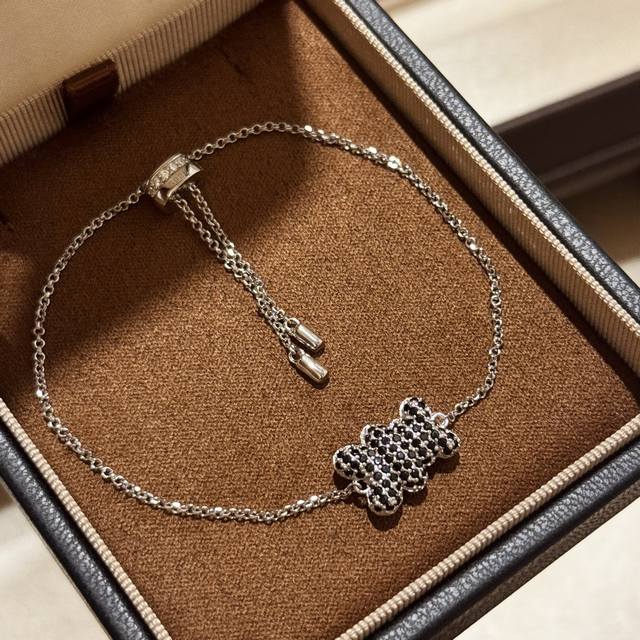 A4904 A classic fashion bear double-sided black and white diamond bracelet from