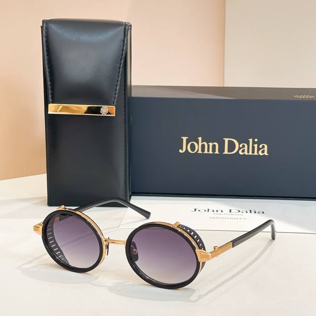 New Box 20 John Dailamodel: Steve Size: 51 mouth 21-145