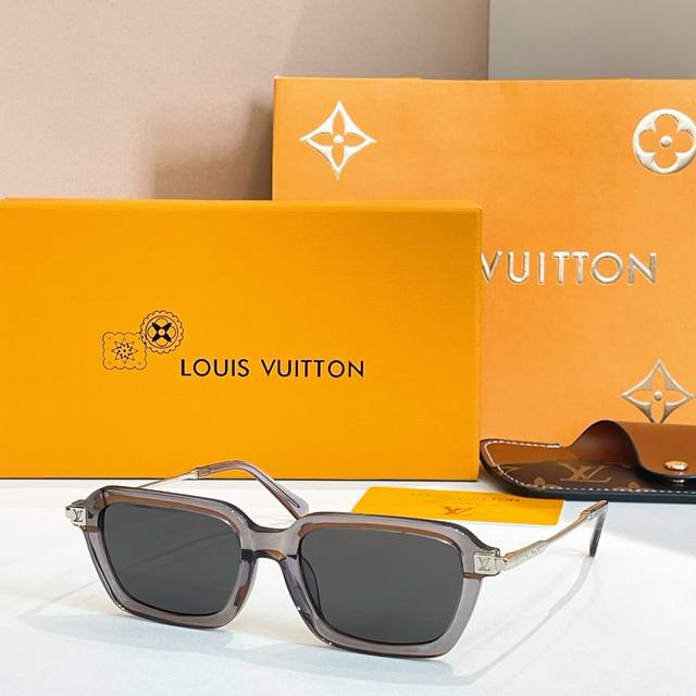 Louis Vuitto*Model: Z2597U Size: 53 ports 22-145