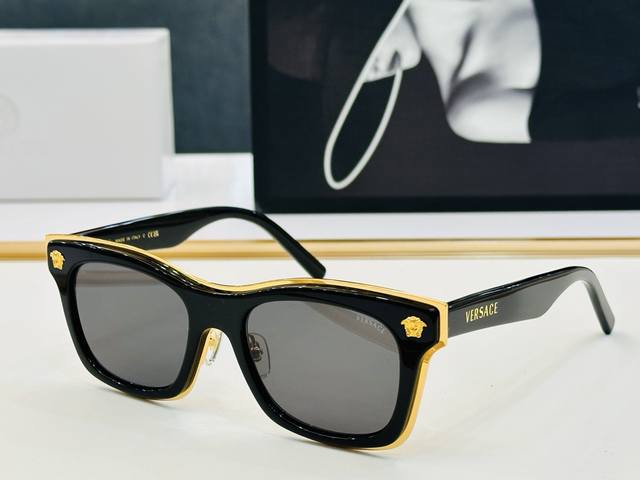 Versacemodel: 6794 Size: 52 19-140 D with style