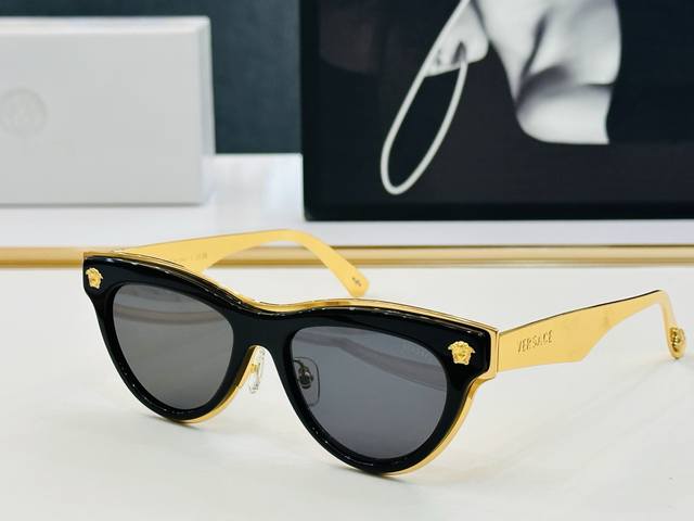 Versacemodel: 6792 Size: 50 mouth 17-140 D with style