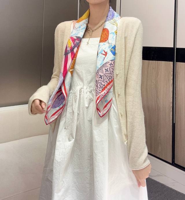 Up And Away 90 Square Scarf 18mm Premium Silk Double-sided Same Color ScarfNew t