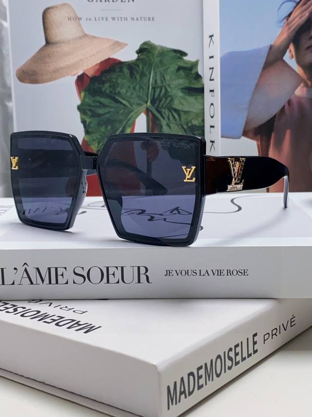 Lv Louis Vuitton 2025 latest fashion sunglasses for women square slim retro inte
