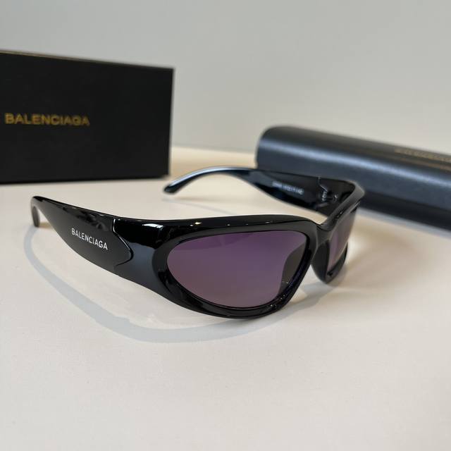 Balenciaga sunglasses Balenciaga luxury brand Balenciaga trendy sunglasses speci