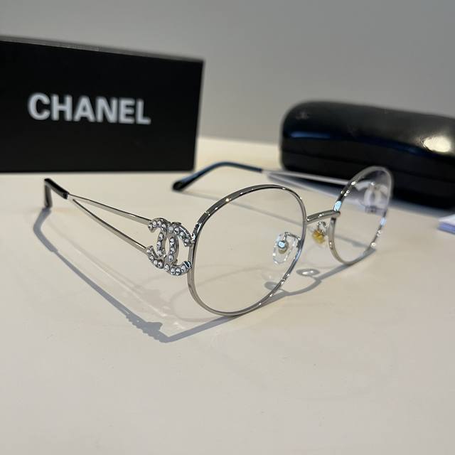 Chanel 2025 new style sunglasses, men's and women's sun visors, metal temples, a