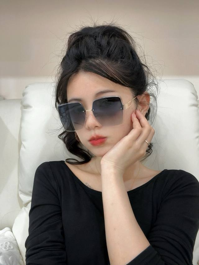 Chanel 2025 Spring New Trend Explosive Fashion Square Frame Sunglasses High Qual