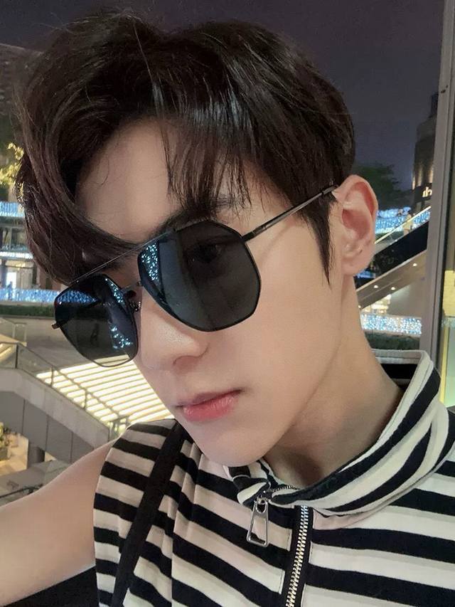 Lv Men's Colorful Aviator Polarized Sunglasses Material: HD Nylon Thickened Card