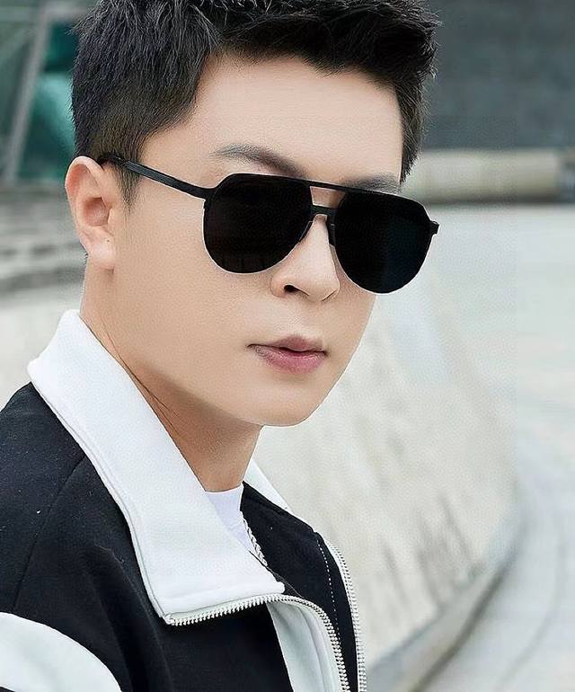 Gucci 2025 new men and women couple sunglasses polygonal sunglasses IP electropl