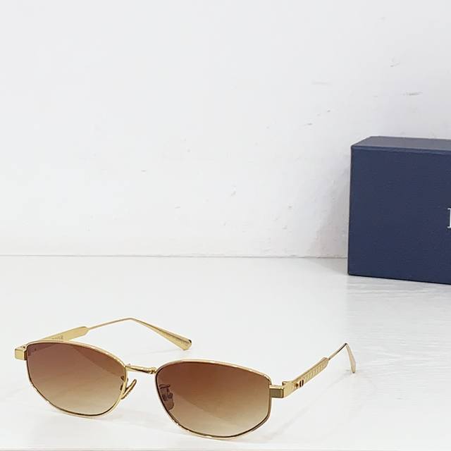Dio* Model: Dio*Cannage B1U Size: 57 ports 14-140