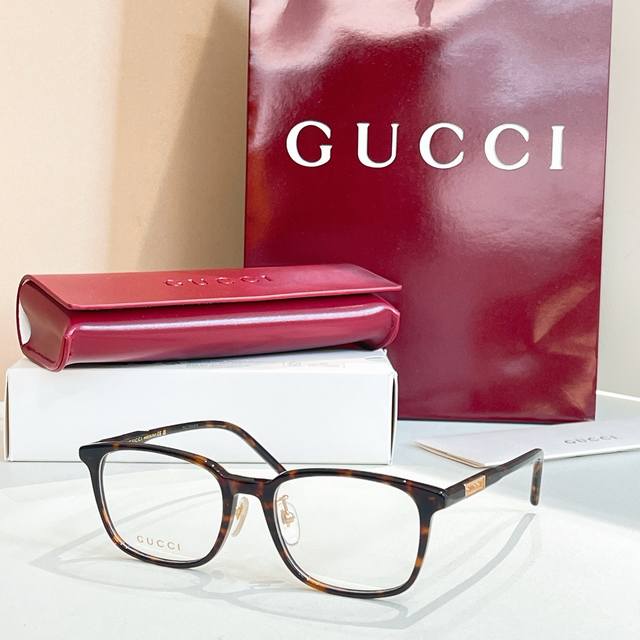 Gucc*Model